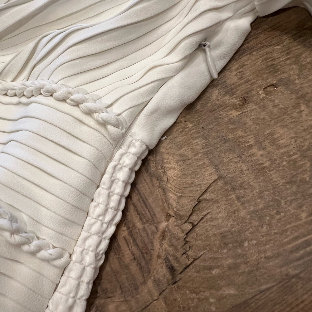 White House Black Market white Pleated Blouse - Picture 3 of 4